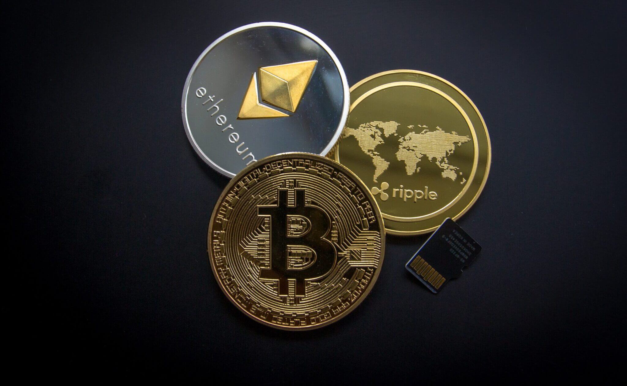 what is cryptocurrency : Bitcoin, Ethereum and Ripple cryptocurrency images.
